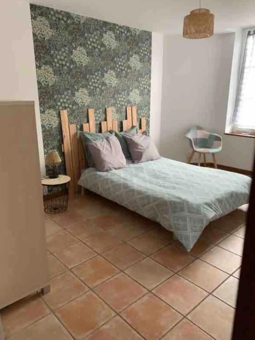 Appartement Avec Terrasse Gien Dış mekan fotoğraf